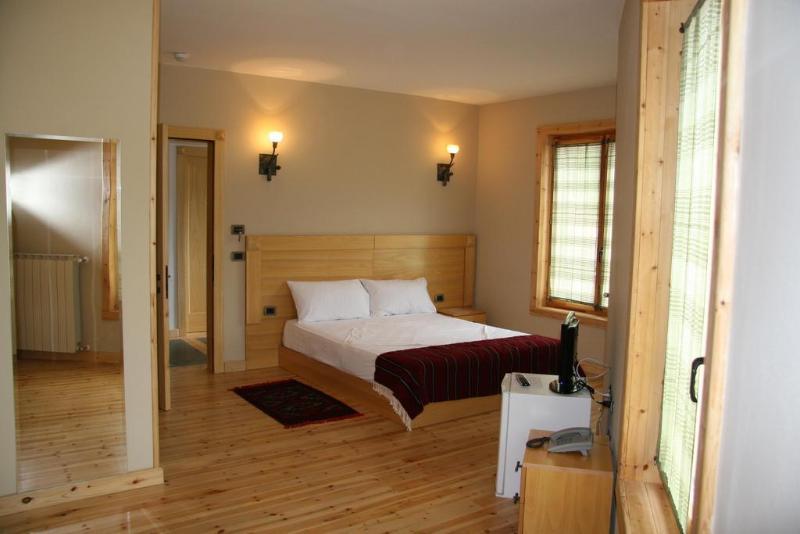 Natyral Razma Hotel 4*