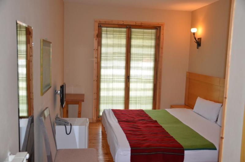 Natyral Razma 4* Razëm